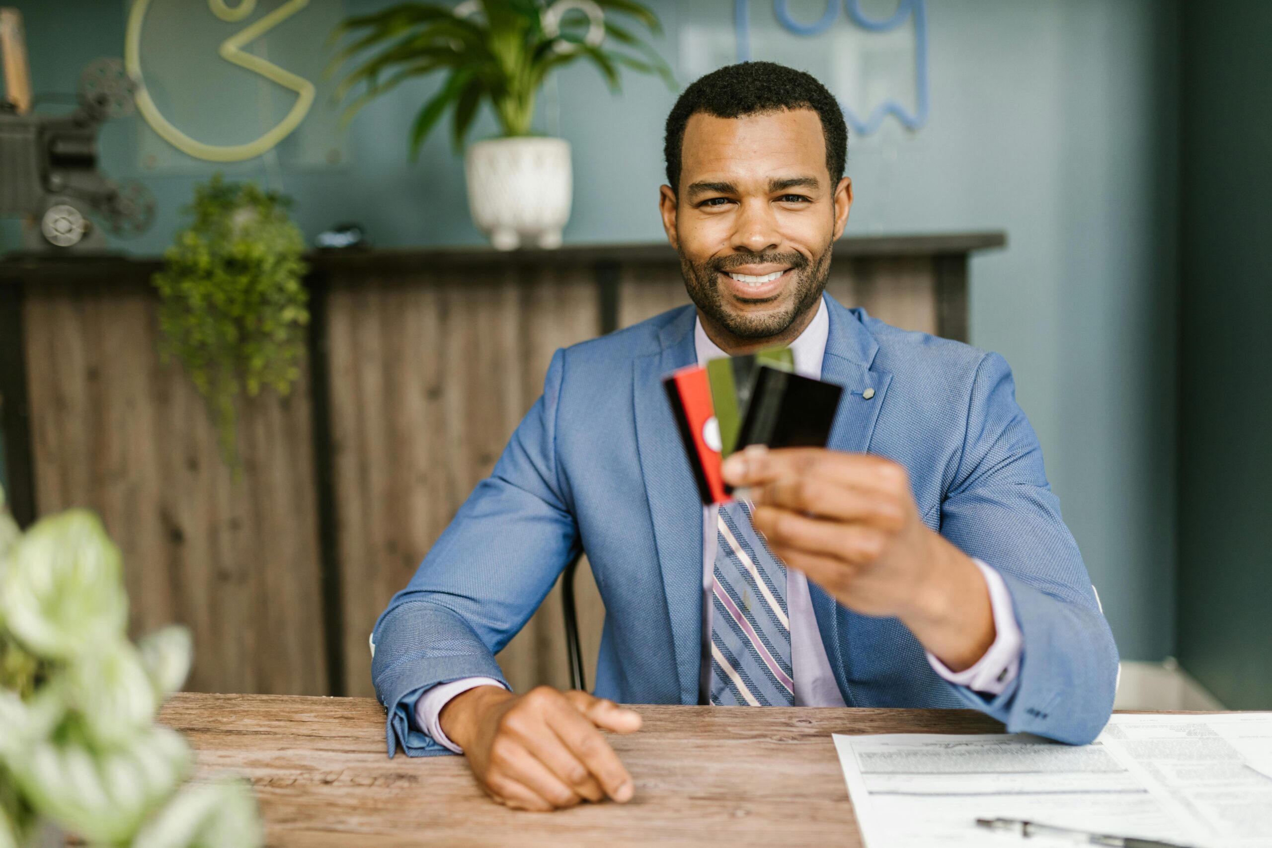 Read more about the article Credit Cards Unveiled: Your Key to Smart Spending and Rewards